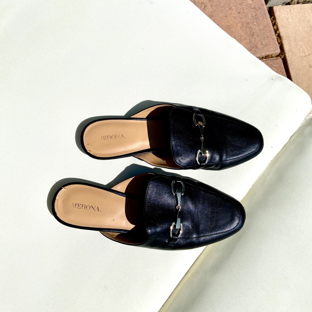 Black leather like with gold buckle detail slides